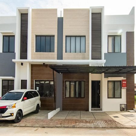 Oyo 3824 Columbus Residence J1 Telukjambe Buitenkant foto