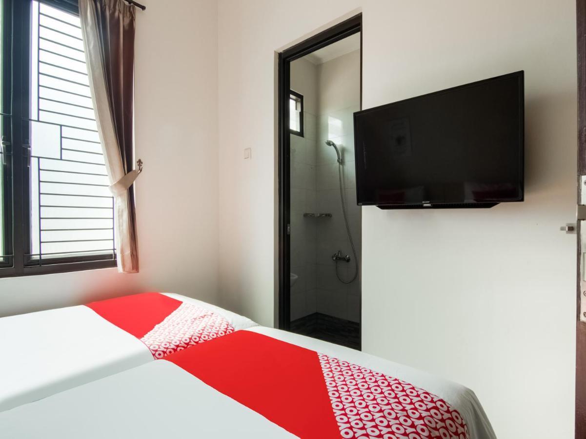 Oyo 3824 Columbus Residence J1 Telukjambe Buitenkant foto