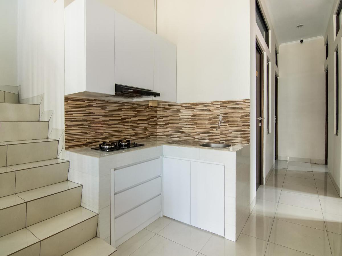 Oyo 3824 Columbus Residence J1 Telukjambe Buitenkant foto