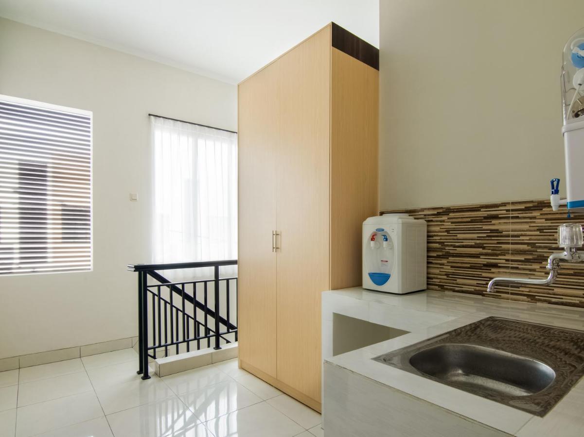 Oyo 3824 Columbus Residence J1 Telukjambe Buitenkant foto