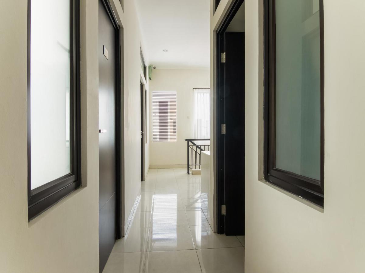 Oyo 3824 Columbus Residence J1 Telukjambe Buitenkant foto