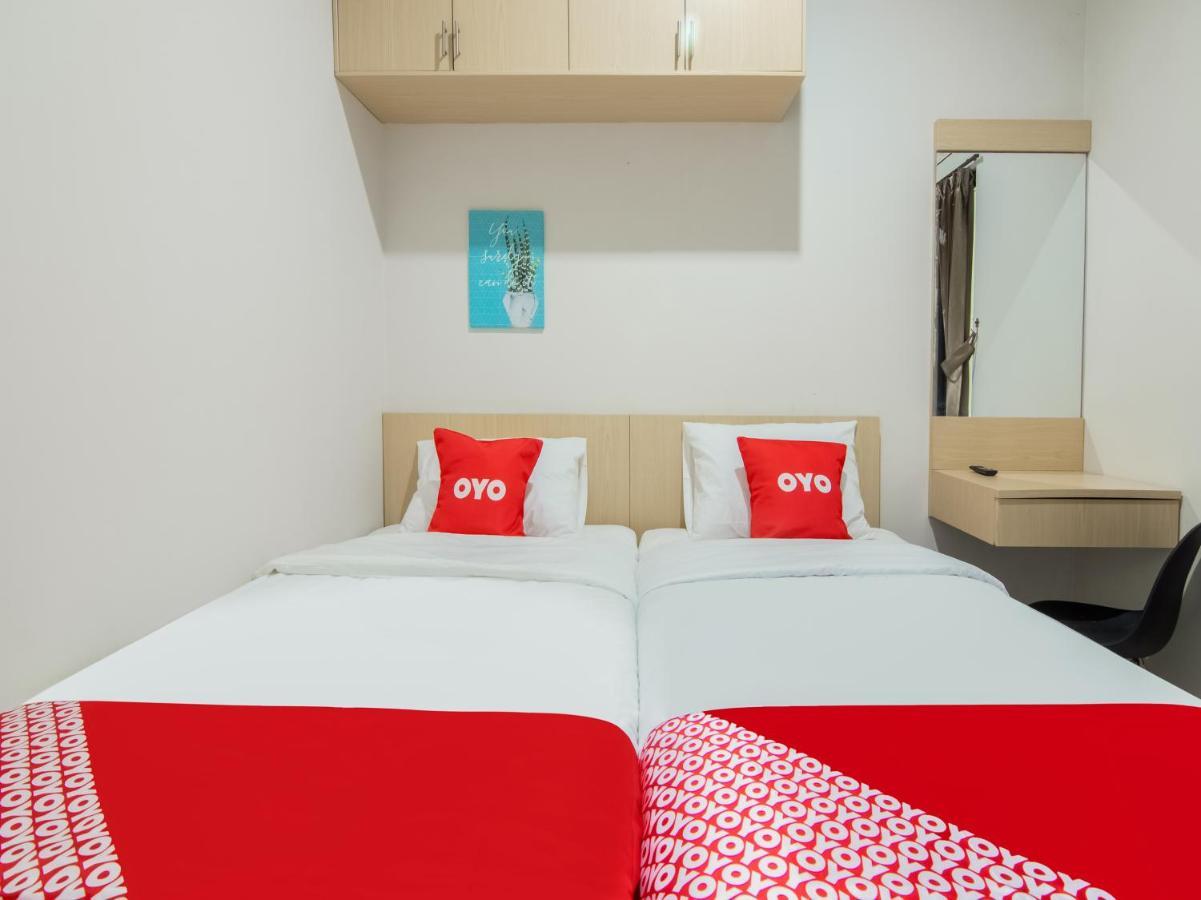 Oyo 3824 Columbus Residence J1 Telukjambe Buitenkant foto