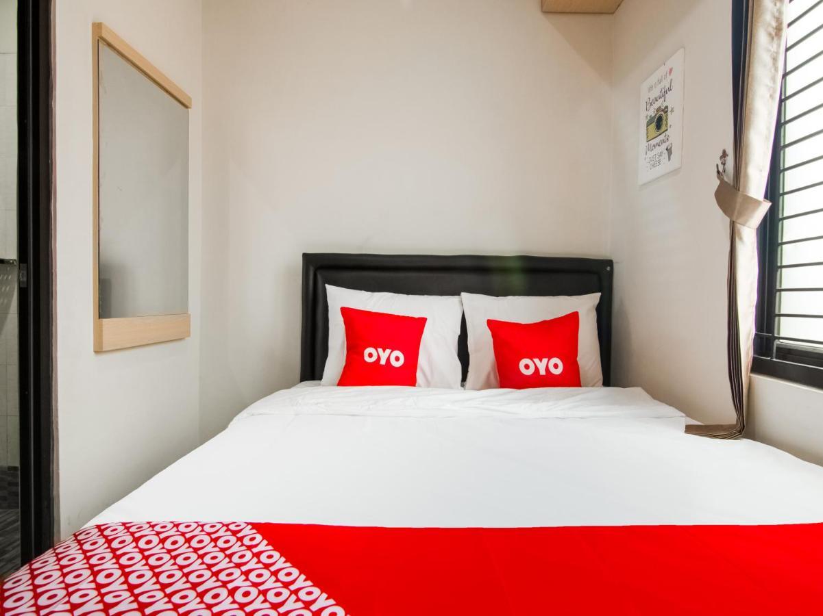 Oyo 3824 Columbus Residence J1 Telukjambe Buitenkant foto