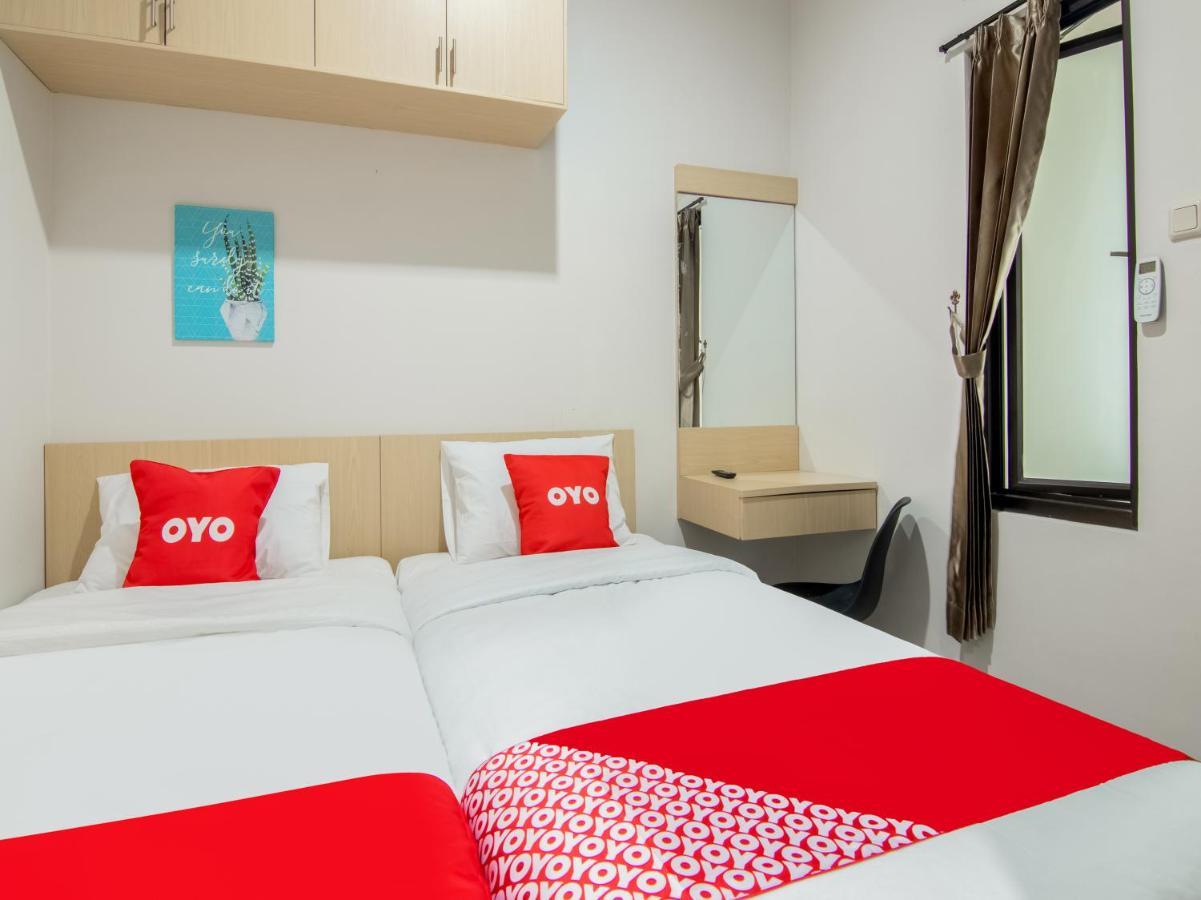 Oyo 3824 Columbus Residence J1 Telukjambe Buitenkant foto